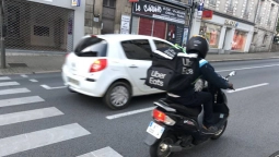 uber eat livreur scooter