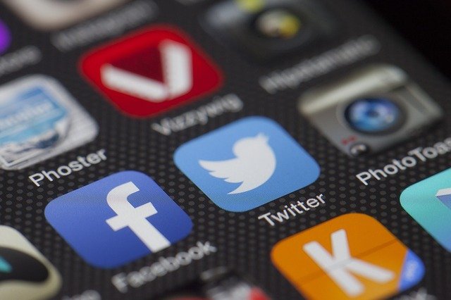 community manager auto entreprise